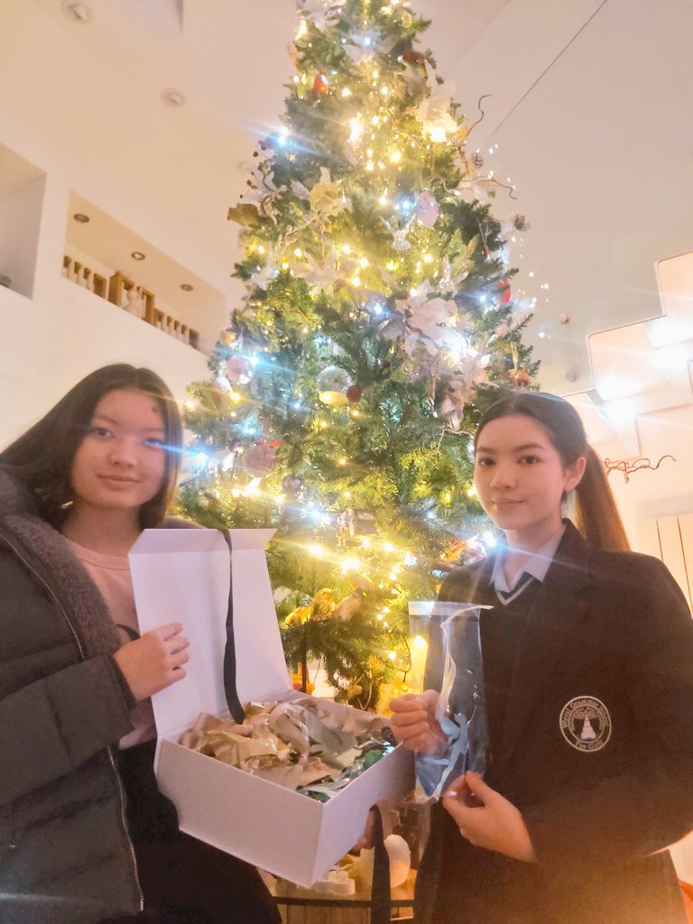 emmarodgersart's tweet photo. Last year our #FairyAppeal raised a massive💫£26,000💫 for patients &amp; research @CCCNHS. Will you give your support in #2021 ? 
🧚‍♀️ All ready &amp; delivered to @ClatterbridgeCC Thanks for your help @McKaySteven with the steel &amp; Lotte &amp; Carmen @WirralGirls for  threading them all 🙏🙏 https://t.co/Qu8cDiGqVy