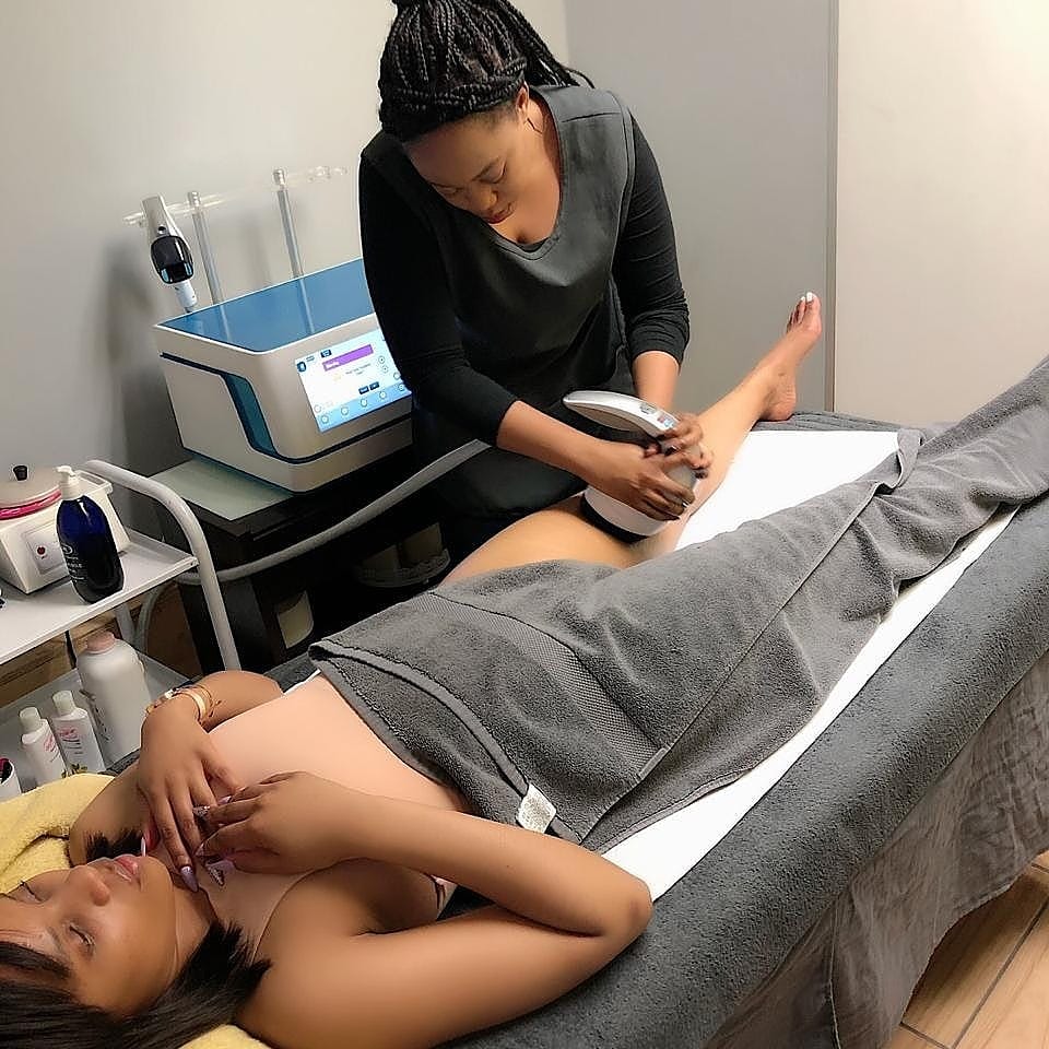 Epiliolaser's tweet photo. Body sculpting at Epilio! Fight Cellulite, Tighten that Skin and Reduce Fat. Save on packages 0118833347 https://t.co/L9vzPcPGNm 

#epilio 
#Laserhairremoval 
#laserspecials 
#bodycontouring 
#cellulitetreatment 
#Skintightening 
#slimming
#Sandton
#CapeTown 
#WeDoMoreWednesday https://t.co/vimHvHkWV5
