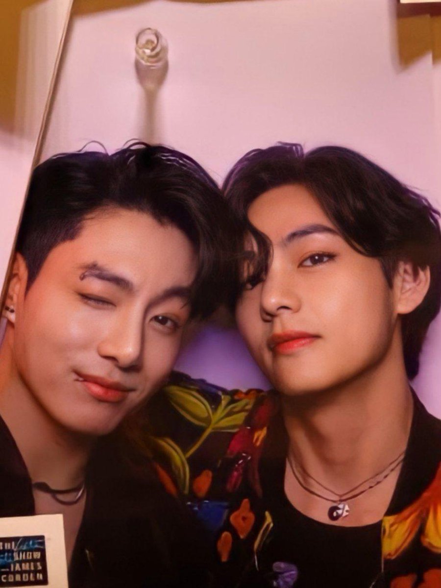 needsxtae's tweet photo. dovevamo aspettare che taehyung si scaricasse instagram per essere degnati di più foto taekook ma meglio tardi che mai
#taekook https://t.co/SzzVpvoSgP