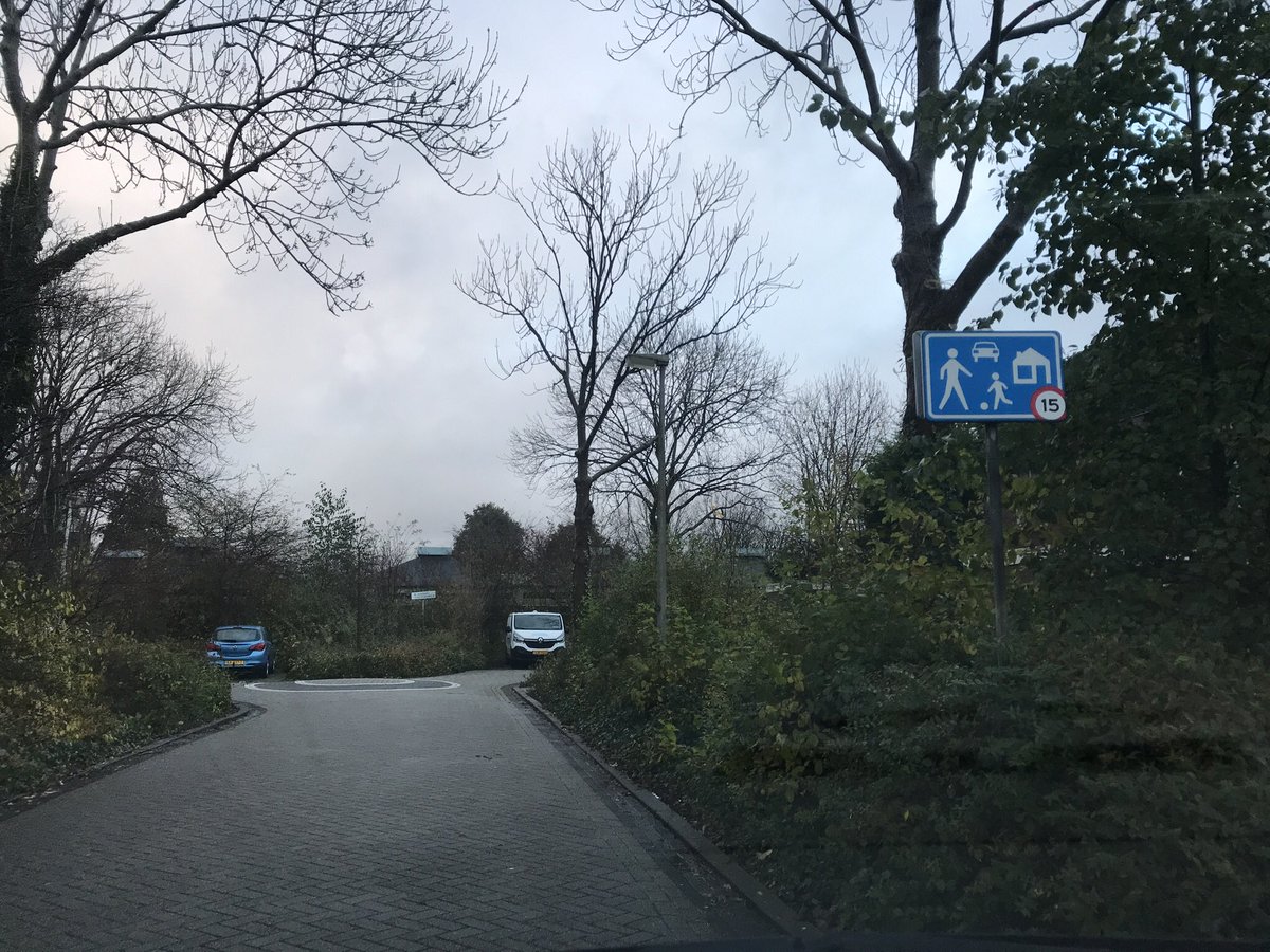AmsterRus's tweet photo. @MartjanKuit @dekeuf De plattegrond van de wijk #Gors Zuid is klassieke #Bloemkoolwijk @VHPurmerend Mede daarom plattegrond bij entree/exit #woonerf https://t.co/TxTFRWOMOv