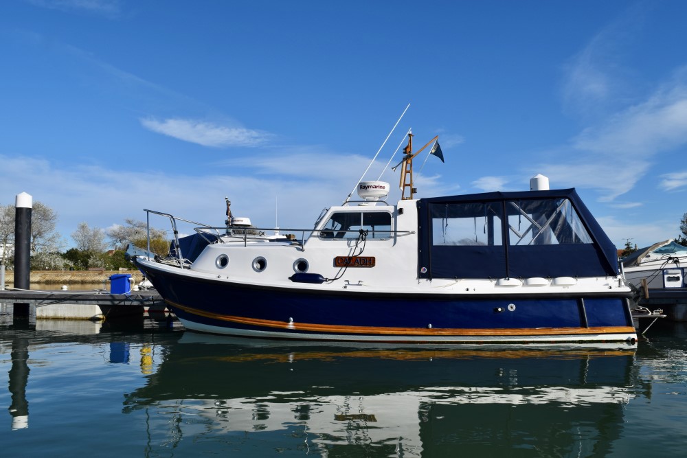 yarmouthharbour's tweet photo. If you want to leave your boat in the water ready for use on those crisp yet sunny & beautiful #winter days, it’s a good idea to take steps to protect your pride & joy. See the #RYA website's #winterising tips:
https://t.co/CTAscuyW8f #boating #motorboat #yarmouth #isleofwight https://t.co/7fPXtKpCAE