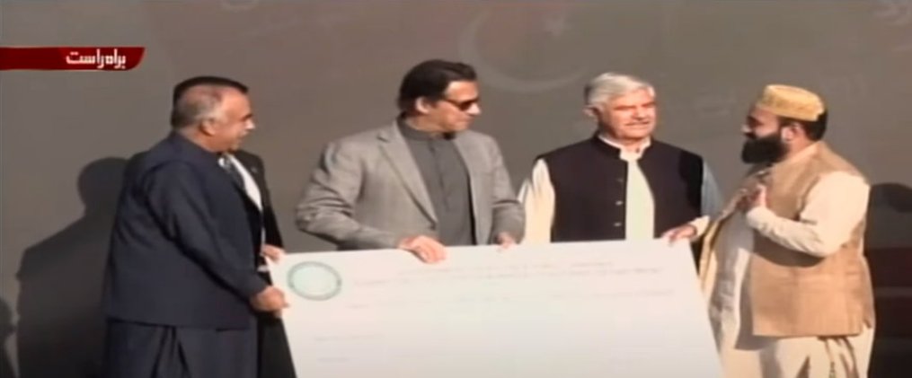 Nawaiwaqt_'s tweet photo. 🔴Live:
#BreakingNews
وزیراعظم احساس کفالت پروگرام کے تحت چیک تقسیم کررہے ہیں
#PMImranKhan #KamyabPakistanProgram #MicroHealthInsurance #Peshawar @MoIB_Official @GovernmentKP @GovtofPakistan @ImranKhanPTI @PakPMO @PTIPeshawar @IMMahmoodKhan @kamrankbangash https://t.co/XRJmmZtJVI
