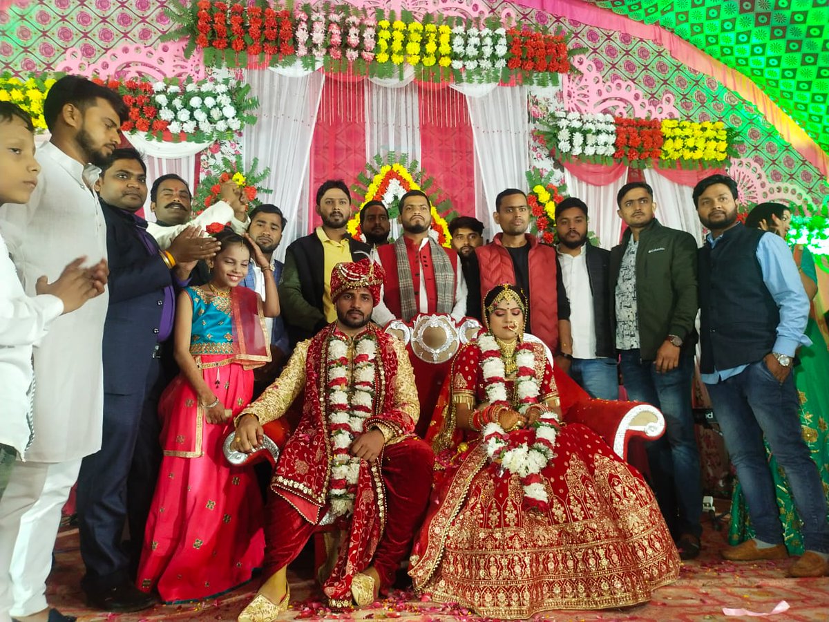 baibhavforindia's tweet photo. कल छोटे भाई Praveen Vishwakarma जी के #बहन की शादी समारोह में सम्मिलित हुआ #वैवाहिक जीवन की बहन को नई शुरुआत की मंगलकामनाओं के साथ बहुत #बहुत बधाई||

#Mirwa https://t.co/7PMGH8ca0L