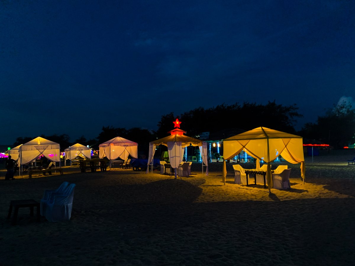 Preeti_0796's tweet photo. I have been here before,
But when or how I cannot tell:
I know the grass beyond the door.

You have been mine before,
How long ago I may not know:
But just when at that swallow’s soar.

📍Baga Beach, Goa

#NaturePhotography  #evening  #sunsets https://t.co/xqHRsa5X8h