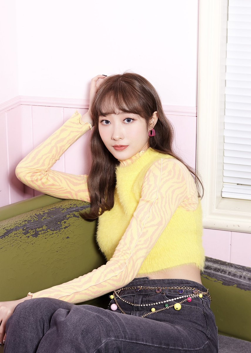 official_skyle's tweet photo. [📸]

SKYLE Winter Special Digital Single
'Our Christmas' Concept Image 

✨ 2021.12.09 12PM (KST)

#SKYLE #스카이리 
#ERIN #CHAEHYEON #GINNY #UJEONG 
#에린 #채현 #지니 #우정 https://t.co/dvjaQ9gJwI
