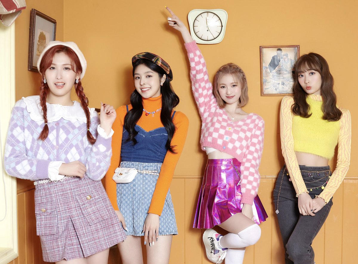 [📸]

SKYLE Winter Special Digital Single
'Our Christmas' Concept Image 

✨ 2021.12.09 12PM (KST)

#SKYLE #스카이리 
#ERIN #CHAEHYEON #GINNY #UJEONG 
#에린 #채현 #지니 #우정