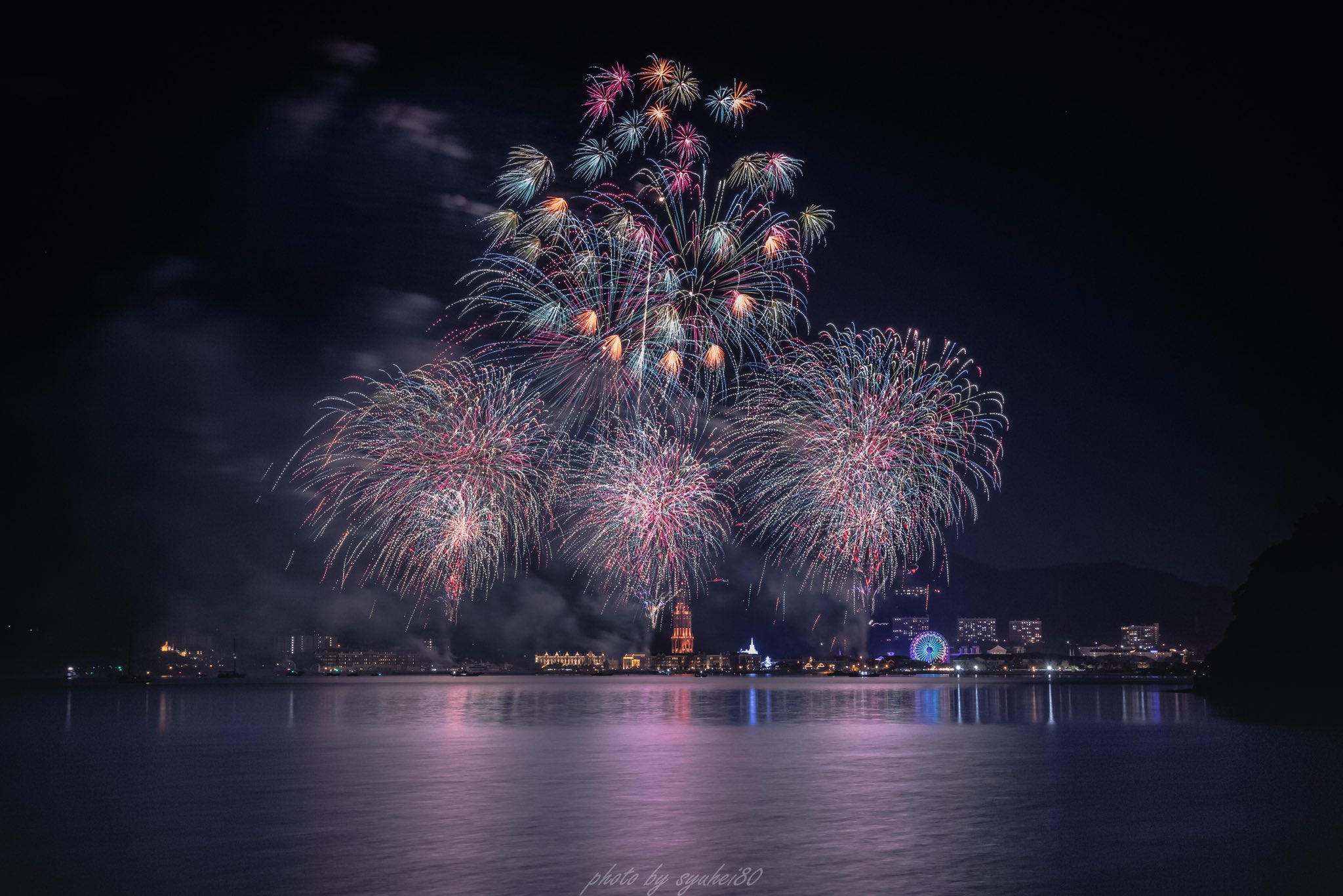 周平 少し遅いですけど 11月を写真4枚で振り返る 花火 紅葉 宮崎 一ツ瀬川花火大会 ハウステンボス 九州一花火大会 福岡 雷山千如寺大悲王院 秋月城跡 T Co Eliisq0x3e Twitter