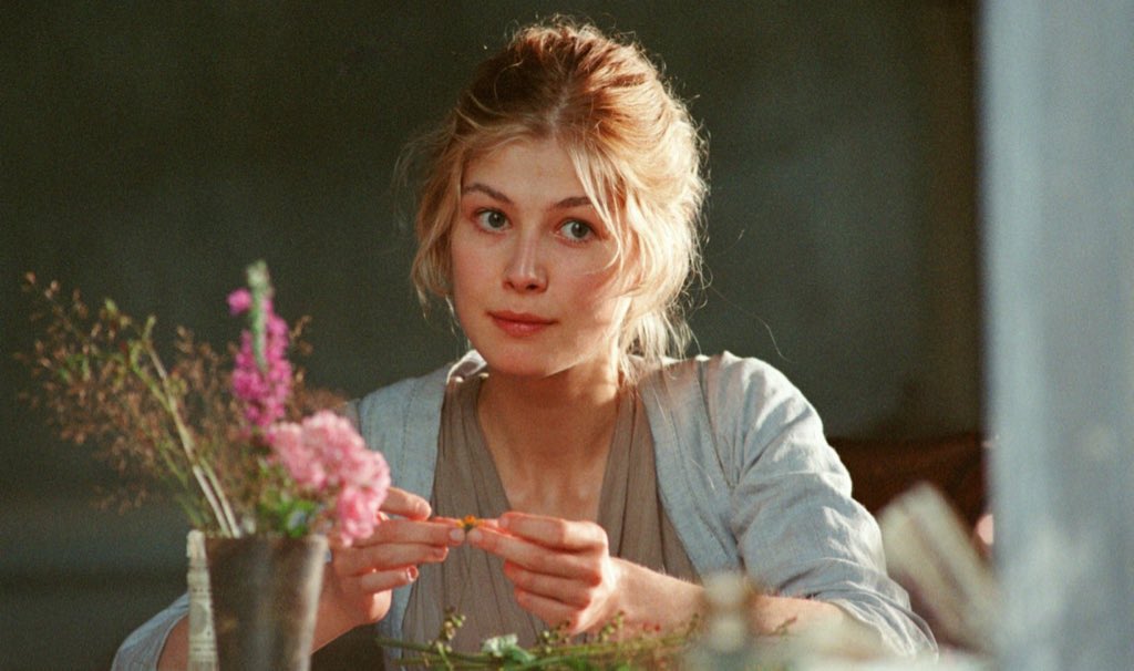 stolennymph's tweet photo. rosamund pike in pride and prejudice (2005) https://t.co/HPgmuy73Ub