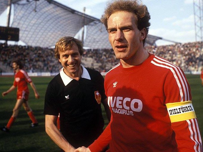 FOTOS HISTORICAS O CHULAS DE FUTBOL - Página 5 FGE82i_XEAYzroD?format=jpg&name=small