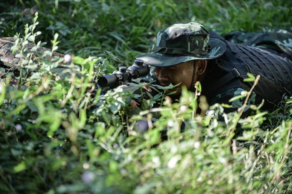 ကာကွယ်ရေးဝန်ကြီးဌာန တောင်ပိုင်းတိုင်း စစ်ဌာနချုပ်အောက်ရှိ ပြည်သူ့ကာကွယ်ရေးတပ်ဖွဲ့တစ်ခုဖြစ်တဲ့ 96 Soldiers-PDF က သေနတ်အစစ် အသုံးပြုပြီး လေ့ကျင့်နေကြပုံများ

ကျွန်တော်တို့သည် ပြည်သူ့သာ အမိ သူပြည်သူ့သာ အဖဖြစ်သောကြောင့် ပြည်သူ့မှာပေးအပ်လိုက်သည် တာ၀န်များကို ကျေပွန်စွာ ထမ်းဆောင်ပါမည်။