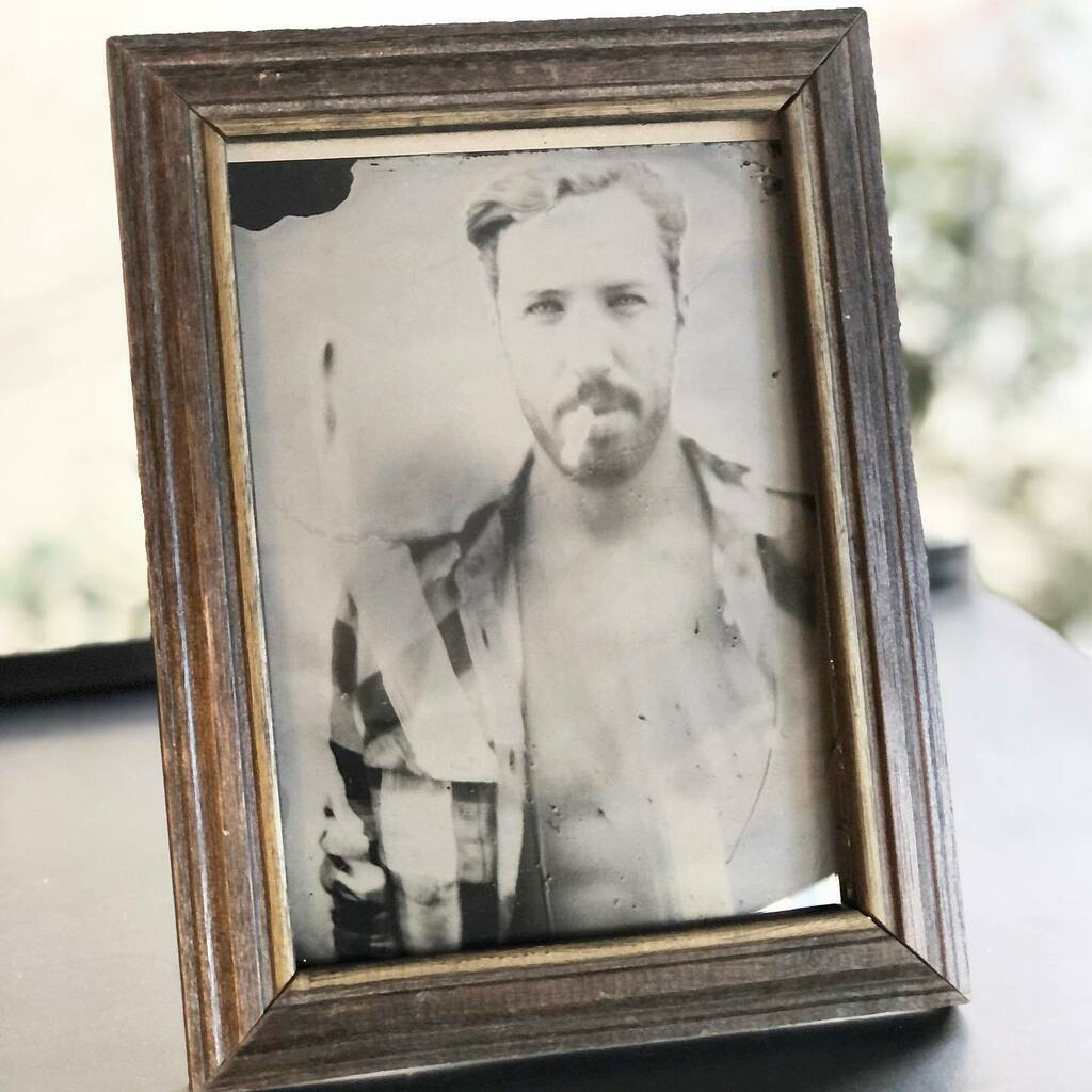 JPierredon's tweet photo. #portrait en #ferrotype réalisé pendant les #rencontresarles pièce unique en expo @monhotelgap jusqu’en mars #unica #tintype #noiretblanc #photographiecontemporaine #cigarette #regards #collodionprocess #wetplate https://t.co/HkUaSTMpV6 https://t.co/mbWqn53D89