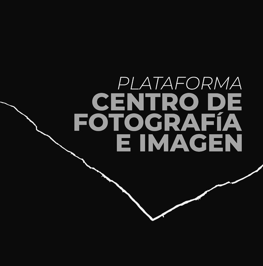 radio3_rne's tweet photo. 17 premios nacionales de fotografía integran la plataforma @centrofotoimag. Han impulsado la creación de un centro nacional que proteja y expanda la cultura visual.

En @EfectoDopplerR3 hablamos con su portavoz @SandraMaunac https://t.co/Gb3tXr6t4M https://t.co/npBVM8CyB1