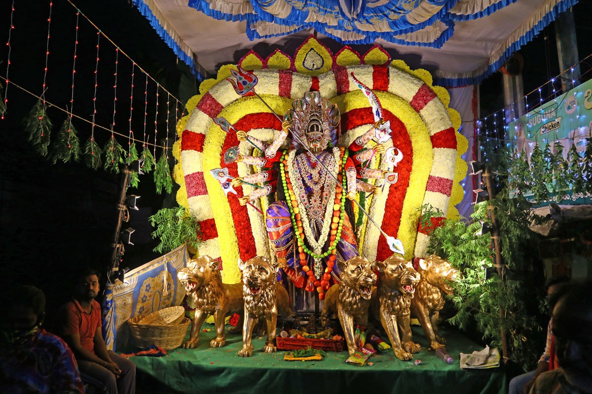 BiyyapuMadhu's tweet photo. శ్రీకాళహస్తి పట్టణ ప్రజలకు ఏడు గంగమ్మల జాతర శుభాకాంక్షలు.

గంగమ్మ తల్లి ఆశీర్వాదాలు ఎల్లవేళలా మనందరిపై ఉండాలని, కరోనా మహమ్మారి త్వరగ��� మన నుండి అంతమైపోవాలని కోరుకుంటున్నాను. https://t.co/vI9EyhTIcW