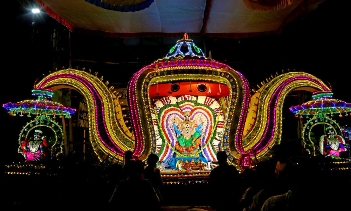 BiyyapuMadhu's tweet photo. శ్రీకాళహస్తి పట్టణ ప్రజలకు ఏడు గంగమ్మల జాతర శుభాకాంక్షలు.

గంగమ్మ తల్లి ఆశీర్వాదాలు ఎల్లవేళలా మనందరిపై ఉండాలని, కరోనా మహమ్మారి త్వరగ��� మన నుండి అంతమైపోవాలని కోరుకుంటున్నాను. https://t.co/vI9EyhTIcW
