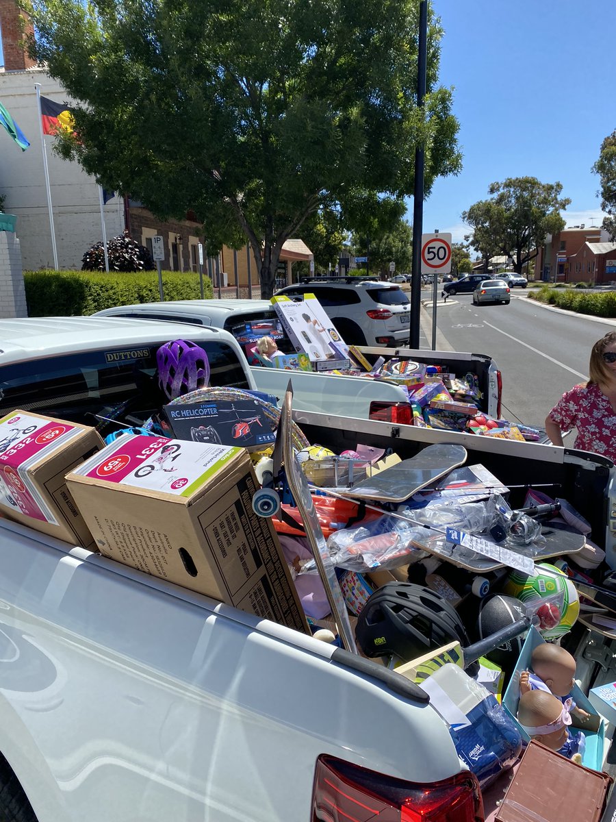 KennettBuilders's tweet photo. Every year, we get together as an organisation to donate new gifts and non-perishables to Uniting SAβs wonderful Toy Room β giving parents and caregivers the opportunity to take home brand new presents for their children.
#KennettBuilders #BuilderofBetter #Community #UnitingSA https://t.co/agmQAeaJHg
