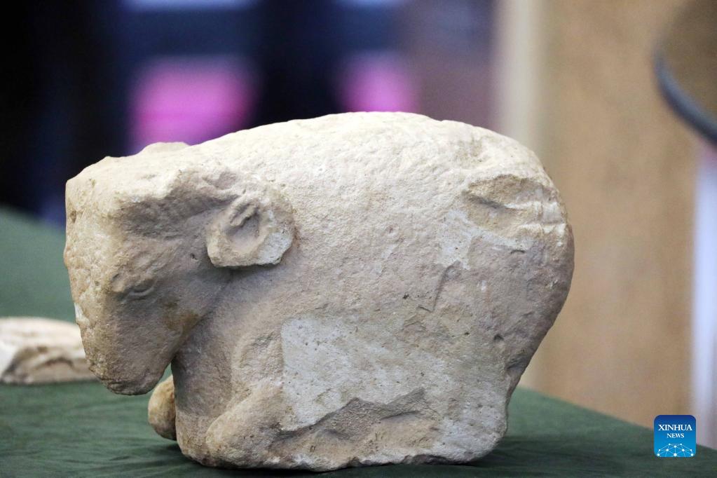 Iraq on Tuesday retrieved some ancient artifacts, including a 3,500-year-old clay tablet known as Gilgamesh's Dream which was smuggled away 30 years ago.
china.org.cn/arts/2021-12/0…