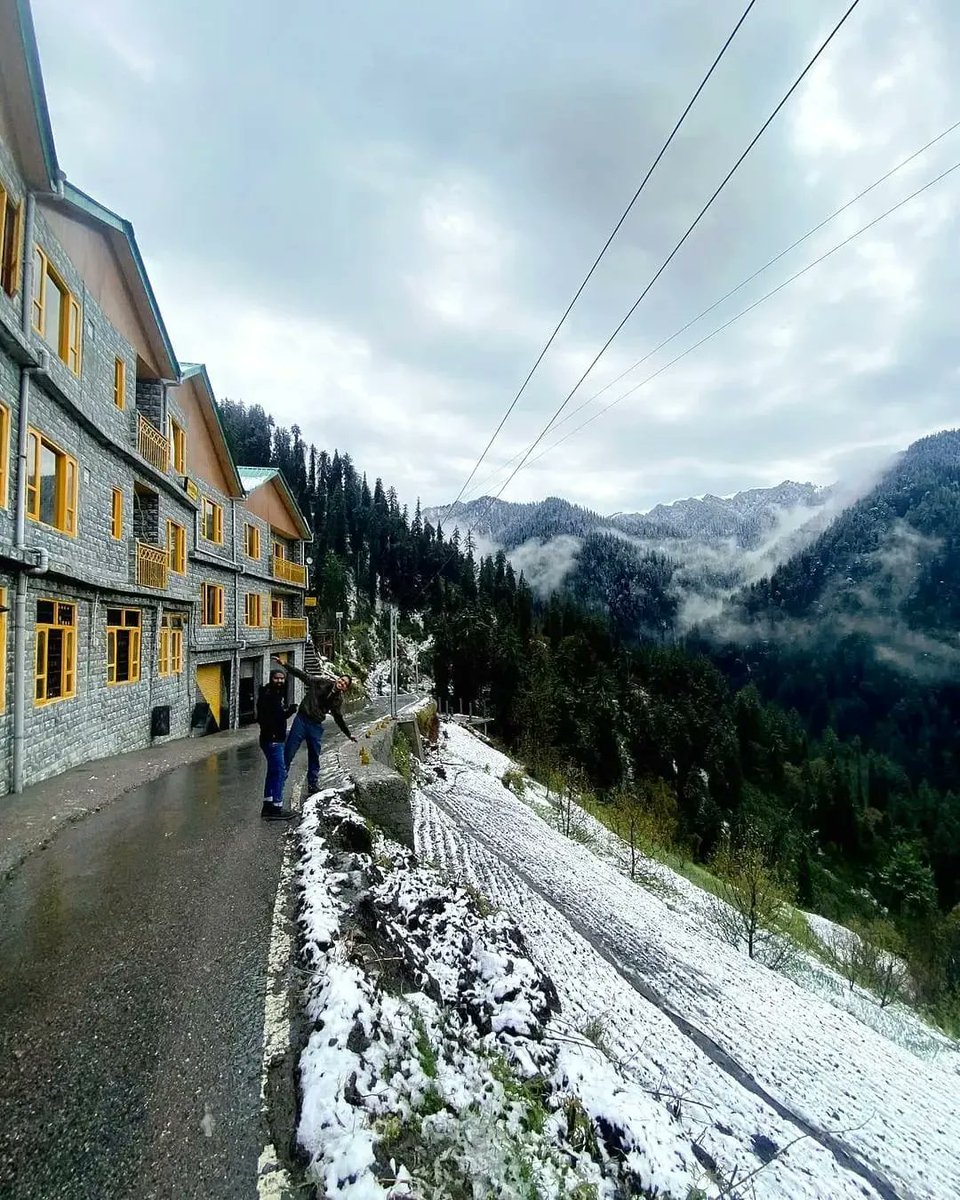 thehosteller's tweet photo. Shoja has been graced by the first snow of the year❄️

Come join us in Shoja for bonfires, smores, waterfall treks and lots of snow🌨️

#shoja #jibhi #tirthanvalley #TheHosteller #getupgo #winterdestination #snowfallinhimachal #snowcover  #backpackerhostel https://t.co/eOWk6lT7hW