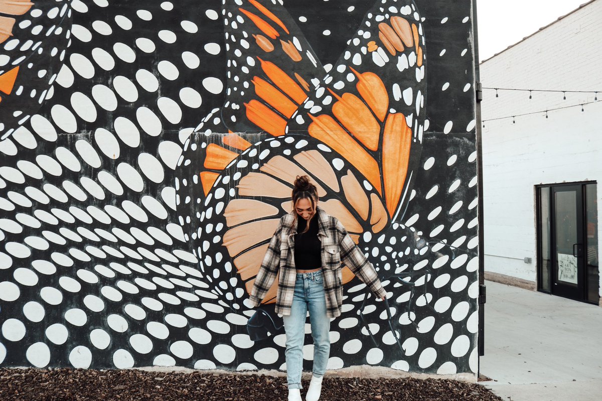 kiahdare's tweet photo. Just popping in quickly to prove that I’m still hot, in case anyone was wondering 🧡 https://t.co/jbi75Rz8oM