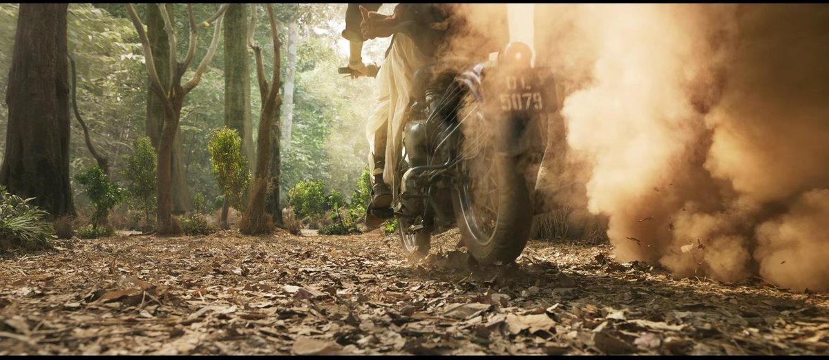 NTRFansRJY's tweet photo. Goosebumps Stuff 😳 ... Emanna high aa edhi ... Chinna Glimpse Aa ee range Lo unte inka repu #RRRMovieTrailer will be 💥

👉🏻 BRACE YOURSELF FOR BHEEM

Jai NTR ✊🏻
#KomaramBheemNTR | #RRRMovie #ManOfMassesNTR | @tarak9999 https://t.co/DMXdElvo4m