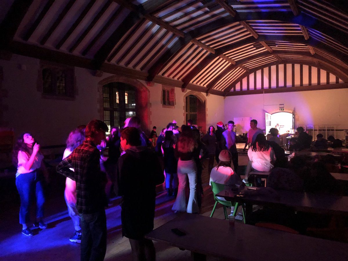 RHB_Boarding's tweet photo. On the final weekend of the term, the Boarding Community enjoyed a Friday evening trip to watch Reading Men’s 1st XI play Hockey with Mr F and then following this up with an end of term Disco in the Dining Hall! #inspiredBoarding https://t.co/Sxnp3DLf76
