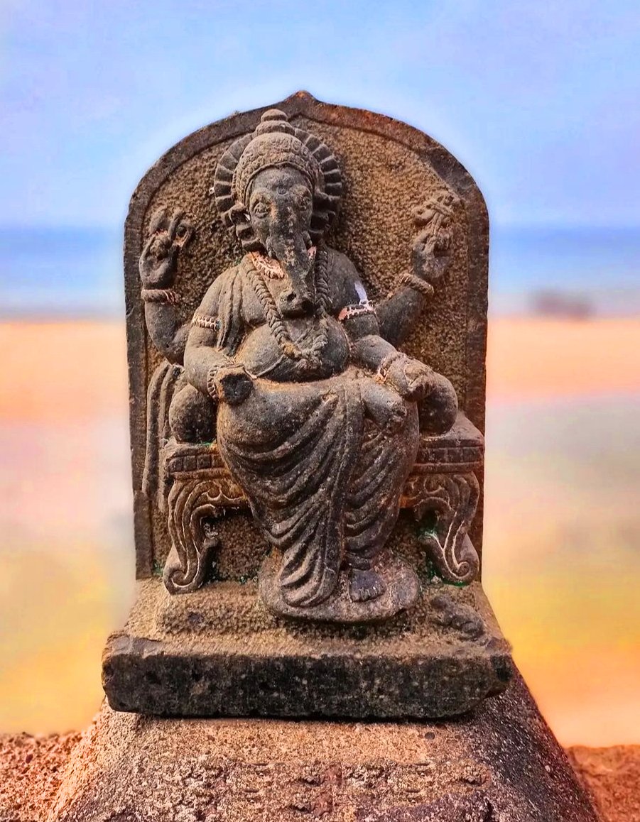 Aum_Conscience's tweet photo. Older than the Oldest,
Wiser than the Wisest 

... The Ancient One Who Bless Us with Knowledge and Realization  ...

#ॐ_गणेशाय_नमः 🙏🏻🙏🏻🙏🏻🌺🌺🌺🙏🏻🙏🏻🙏🏻 https://t.co/0CXQUtAxWH