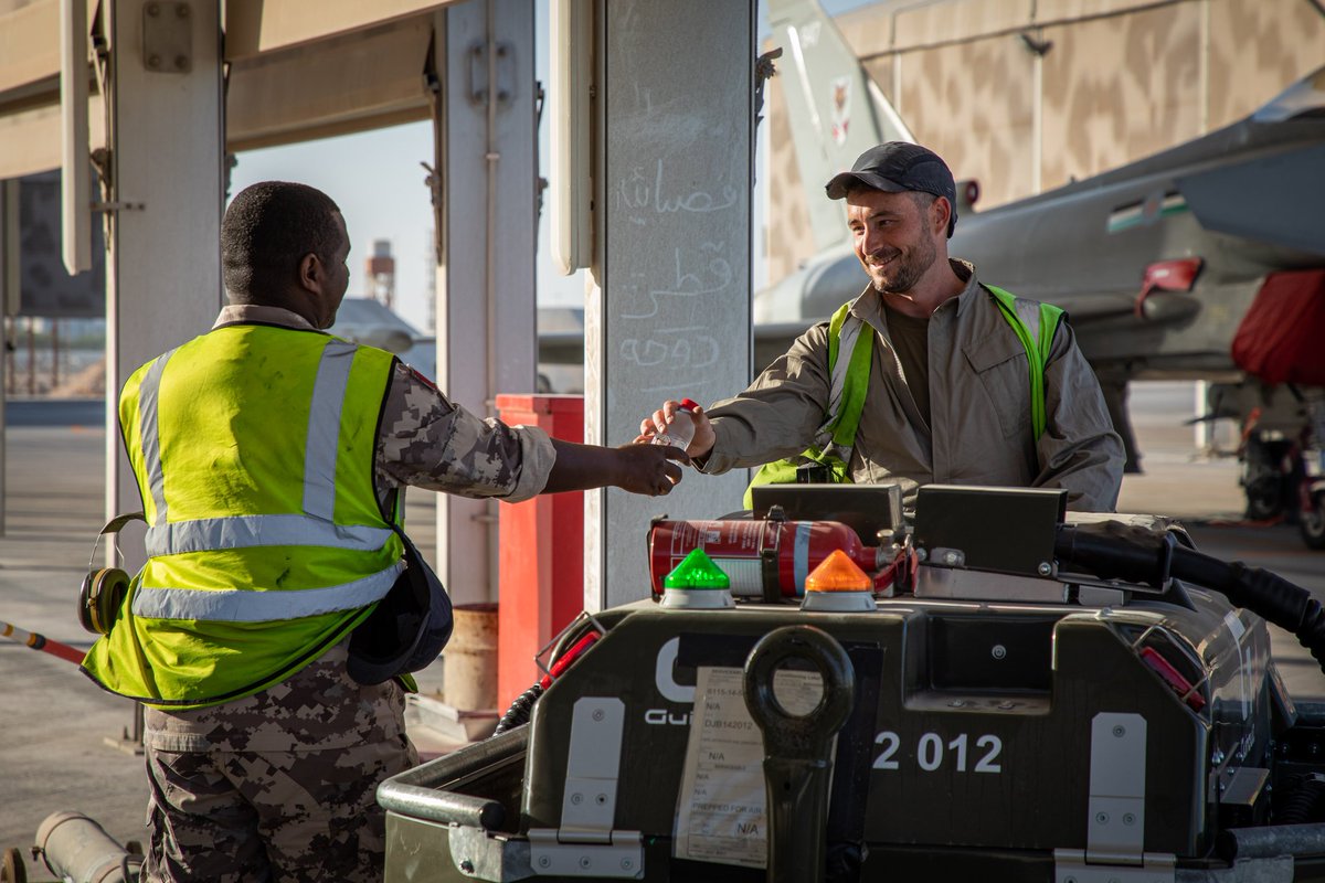 12 Squadron (@12sqn) on Twitter photo Exercise #FoxDefender has been the first time 12 Squadron has operated in Qatar with <a href="/MOD_Qatar/">وزارة الدفاع - دولة قطر</a> Emiri Air Force technicians embedded.
A joint 🇬🇧 and 🇶🇦 engineering effort to keep our jets flying 💪.
#LeadsTheField Exercise #FoxDefender has been the first time 12 Squadron has operated in Qatar with <a href="/MOD_Qatar/">وزارة الدفاع - دولة قطر</a> Emiri Air Force technicians embedded.
A joint 🇬🇧 and 🇶🇦 engineering effort to keep our jets flying 💪.
#LeadsTheField