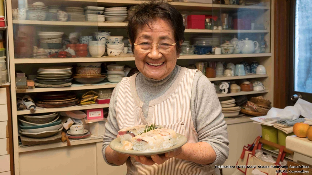 JapanGov's tweet image. #WonderWomanWednesday: MATSUZAKI Atsuko, 95, has blended #CulinaryScience w/ tradition for over 70 yrs. The Univ. of Kochi professor emeritus, known for dishes like pressed #MackerelSushi, strives to pass on #Kochi #FoodCulture.
#RegionalRevitalization