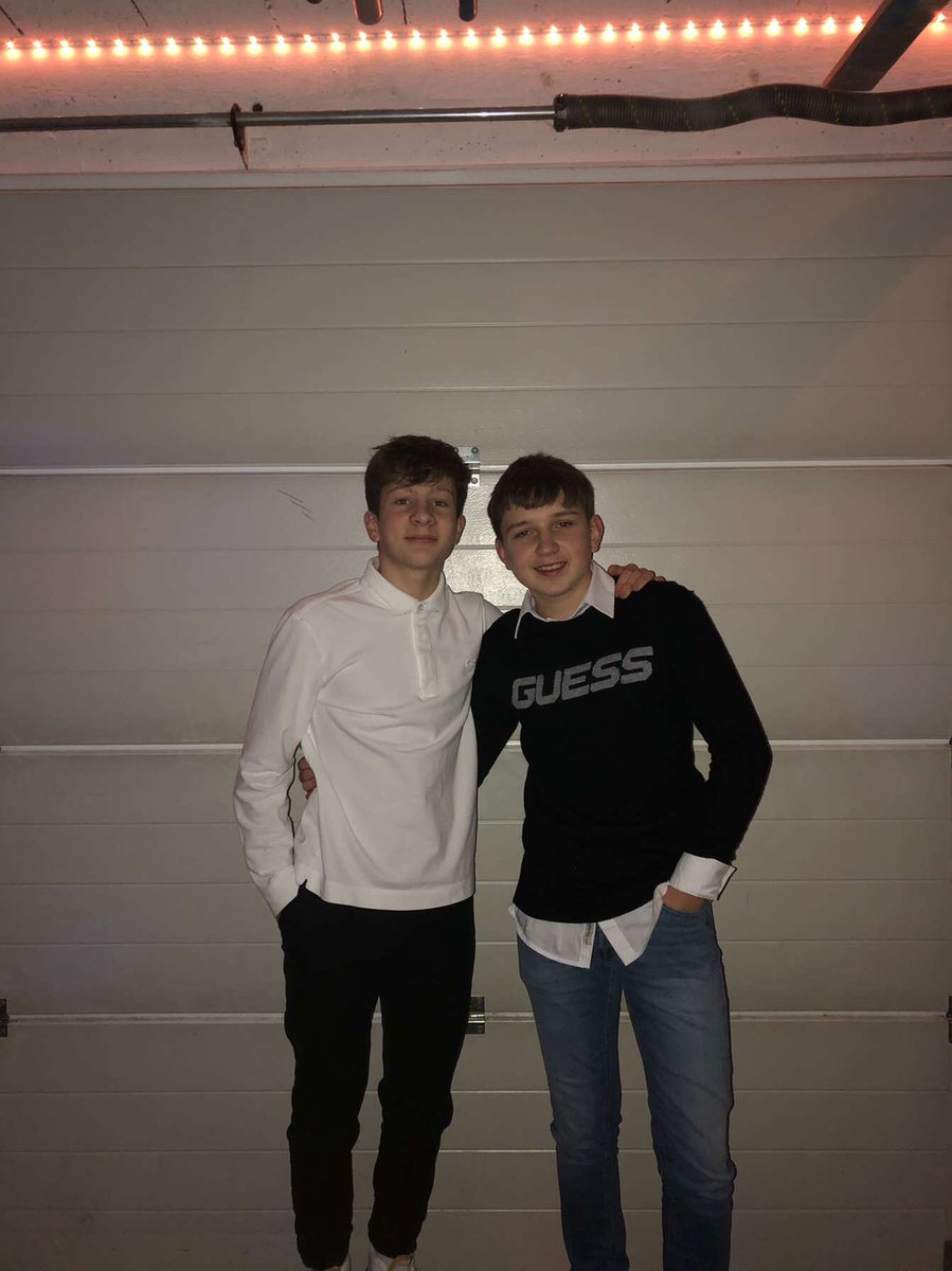 NeffYves's tweet photo. Joyeux mon reuf !! toujours là depuis plus de 12 ans ❤️ @BeillLucas https://t.co/irJNOftx5s