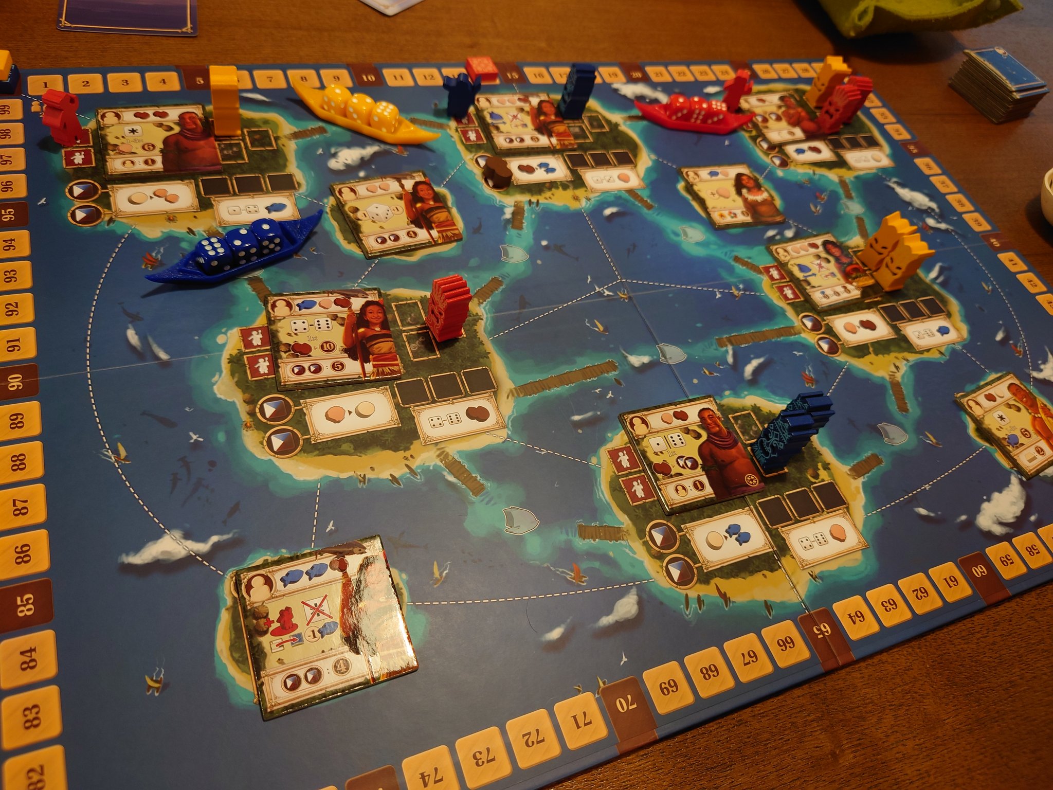 吉祥寺のボードゲームカフェ Caravan S Base きゃらべ お持ち込みで ツンガル です 島を渡り歩きながらの交易 ゲーム たくさんの人物タイルを集めます きゃらべ ボードゲーム T Co 8ex7kvdd09 Twitter