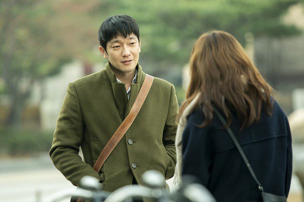 jinheechoi_kcl's tweet photo. #RomanceWithoutLove #연애빠진로맨스 dir #JeongGaYoung, often introduced as a female counterpart of Hong Sangsoo, Jeong’s (Hit the Night, 밤치기) ‘commercial’ romantic comedy released lately. #directedbywoman https://t.co/PQCUrkgdD2
