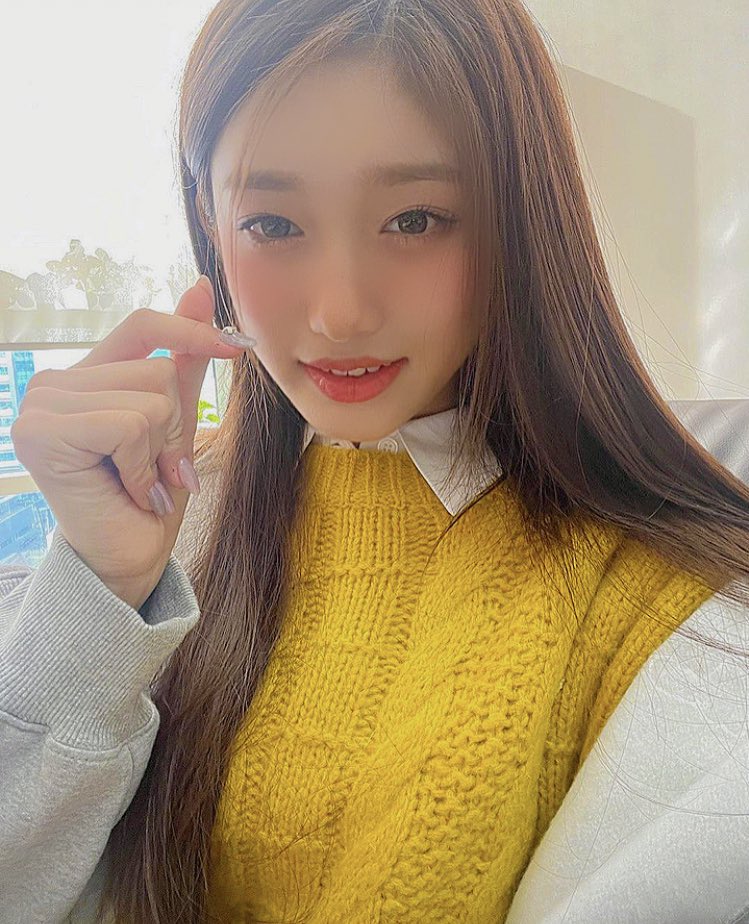 indieive's tweet photo. #WONYOUNG #LIZ #LEESEO https://t.co/HNihD3v6hC
