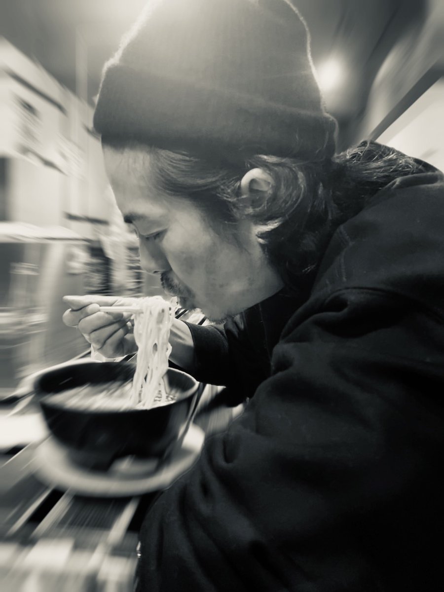 元v6森田剛 Twitterで写真初投稿 ラーメンすする姿に ワイルドすぎ 元気そう と反響 モデルプレス