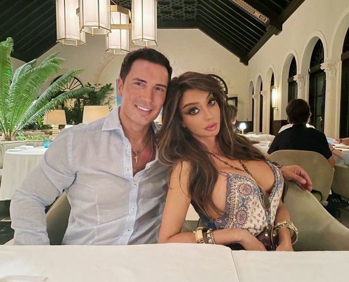 Had a bast in Miami 🌴 for #ArtBasel . Great to see so many of my friends https://t.co/4WUfOXg4Ea<a href="/tag/artbasel"class="tags">#ArtBasel</a>