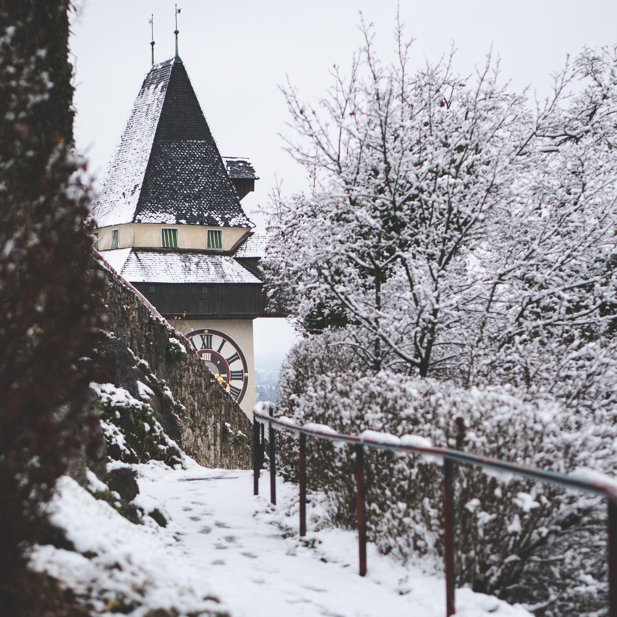 Wie freuen wir uns schon drauf, bald wieder auf Entdeckungsreise zu gehen. Der Winter hat auch in #Graz schon Einzug gehalten @visitsteiermark Mehr Infos zu Graz und den Highlights der Region: visit.austria.info/6011JSrW3 📷 Instagram: whatiloveaboutgraz #feelaustria (DP)