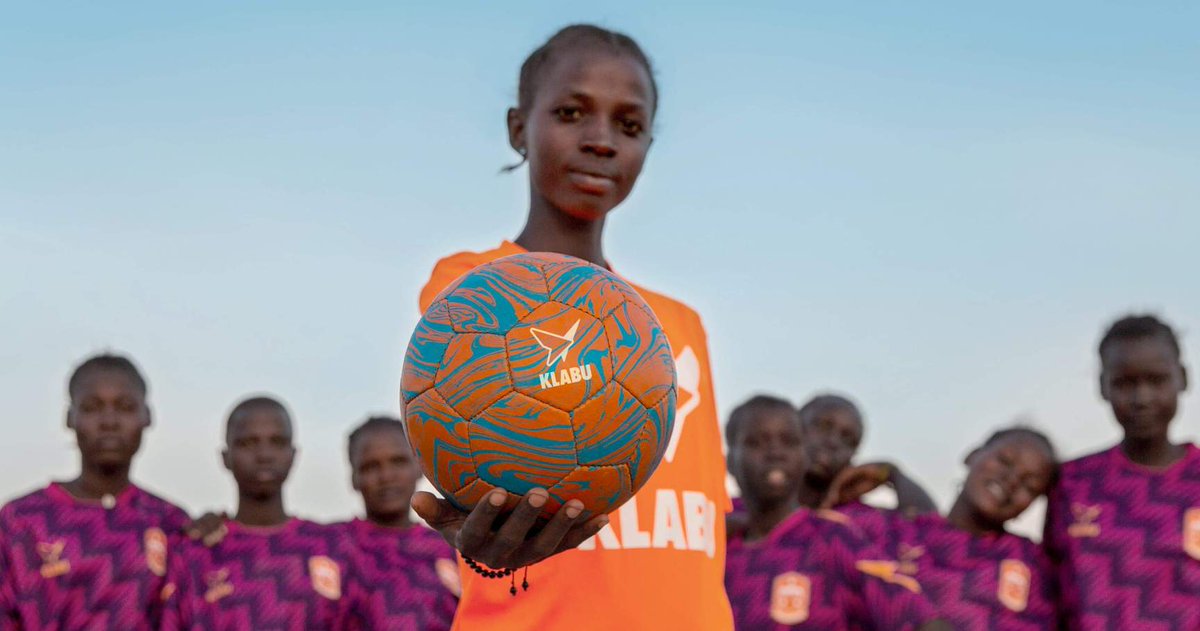 A sports club set up by @KLABUofficial now has 11,000 members in Kenya's Kalobeyei settlement. But that's just the start - the social enterprise wants to create 50 such clubs for #refugees worldwide. Read: pioneerspost.com/business-schoo… @socialbiz_ke @SocEntGlobal @AmsterdamImpact
