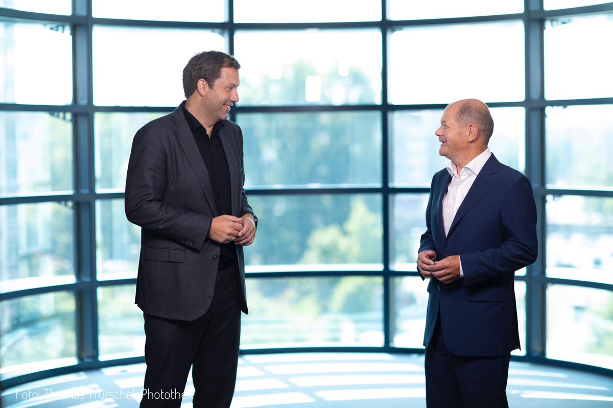 larsklingbeil's tweet photo. Dieses Bild ist vom 08. August 2020. Zwei Tage bevor Olaf Scholz Kanzlerkandidat wurde. Wir haben uns damals auf den Weg gemacht als fast niemand an uns geglaubt hat. Heute darf ich @OlafScholz zum nächsten Kanzler wählen. Was für eine Ehre. Was für eine Zeit. Was für ein Rennen. https://t.co/cNIz3VQBP6