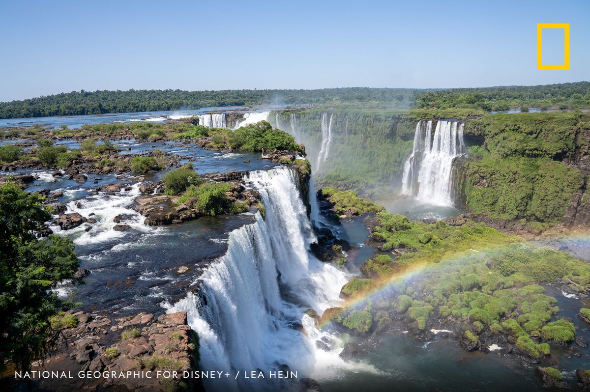 NatGeo's tweet photo. View of the Iguaçu falls. The name 'Iguaçu' comes from the Tupi-Guaraní words "y", meaning "water", and 'ûasú', meaning "big."  

See more in #WelcomeToEarthSeries, streaming on @disneyplus Dec. 8 https://t.co/JArswvIQTa