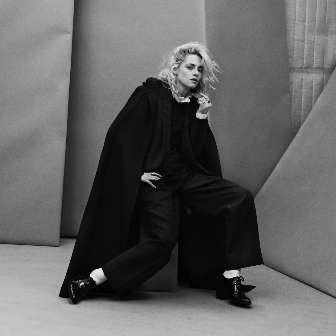 PopCrave's tweet photo. Kristen Stewart stuns for The New York Times’ ‘Best Actors of 2021’ photo shoot.

📸: Ruven Afanador https://t.co/z8Yu0a7NMg