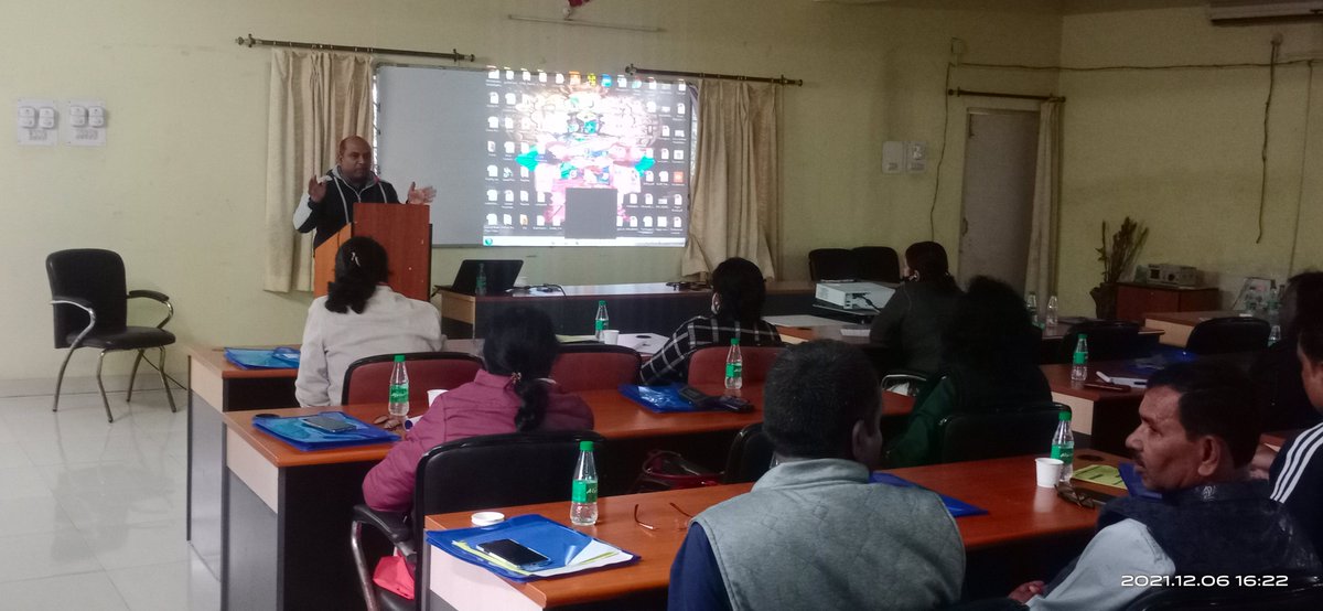 GoLocalBazar's tweet photo. #GoLocalBazar Founder &amp; Director showcasing our projects in front of KVK (Krishi Vikash Kendra) scientists of #Jharkhand. He has informed them how our #BlackWheat project is appreciated by farming community.
Birsa Agriculture University
#Export #Import #AgriMarketplace https://t.co/ain0lw5HUs