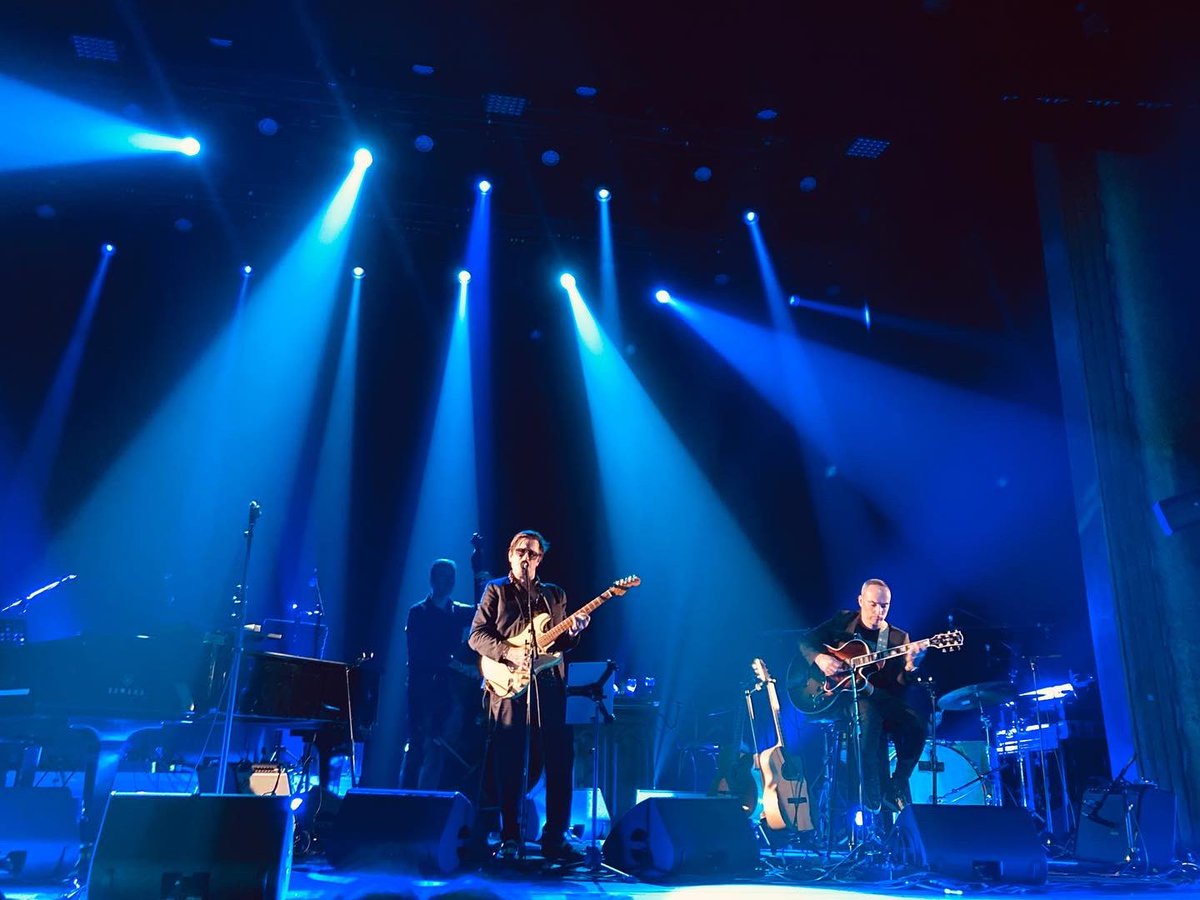 ClaireDutronc's tweet photo. Magnifique « der des der » de #Frenchy de @ThomasDutronc hier soir aux #FoliesBergere !! Bravooooo !!!! #alleezz #youpiiii #frites ⭐️🎸🎸🔥🐋🍟⭐️ https://t.co/IpVQR3oSTD