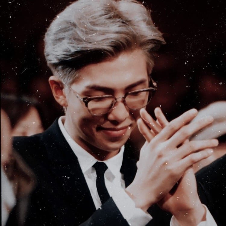 kimsacha8's tweet photo. #NAMJOON  🐼 https://t.co/sIhHmbDwmU