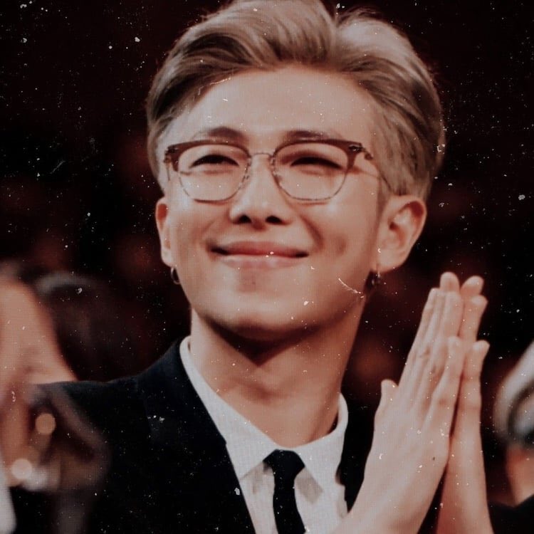 kimsacha8's tweet photo. #NAMJOON  🐼 https://t.co/sIhHmbDwmU