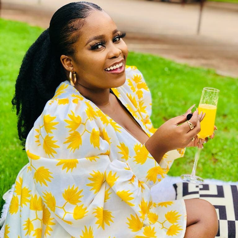 Charmy_k_'s tweet photo. Saturday photo dumps🥰🌻 at the #got2bBrowsAndEdgesZA e-vent.
Mini picnic for the hun❤ https://t.co/UFztfmFihJ