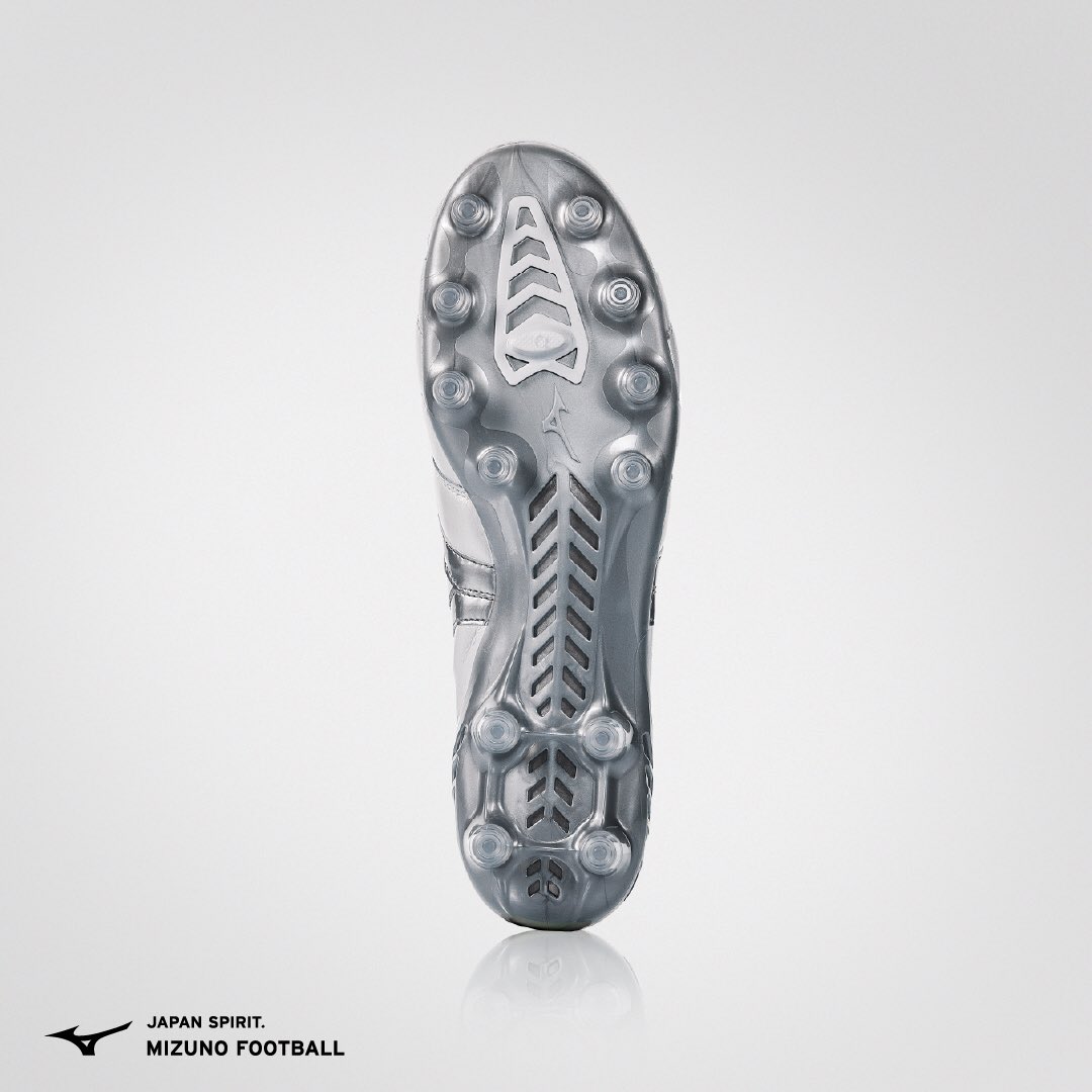 MIZUNO_FTB_jp's tweet photo. "MORELIA DNA JAPAN"
NEWカラー
スーパーホワイトパール×ミズノギャラクシーシルバー
MIZUNO FOOTBALLのDNAは
全てのプロダクトに受け継がれていく。
12月10日(金)発売🔥
サッカーにすべてを捧げるプレーヤーへ。
#MoreliaDNA #DNA
#RebuildProject
#JapanSpirit
#ミズノフットボール https://t.co/9qnjAjuKY0