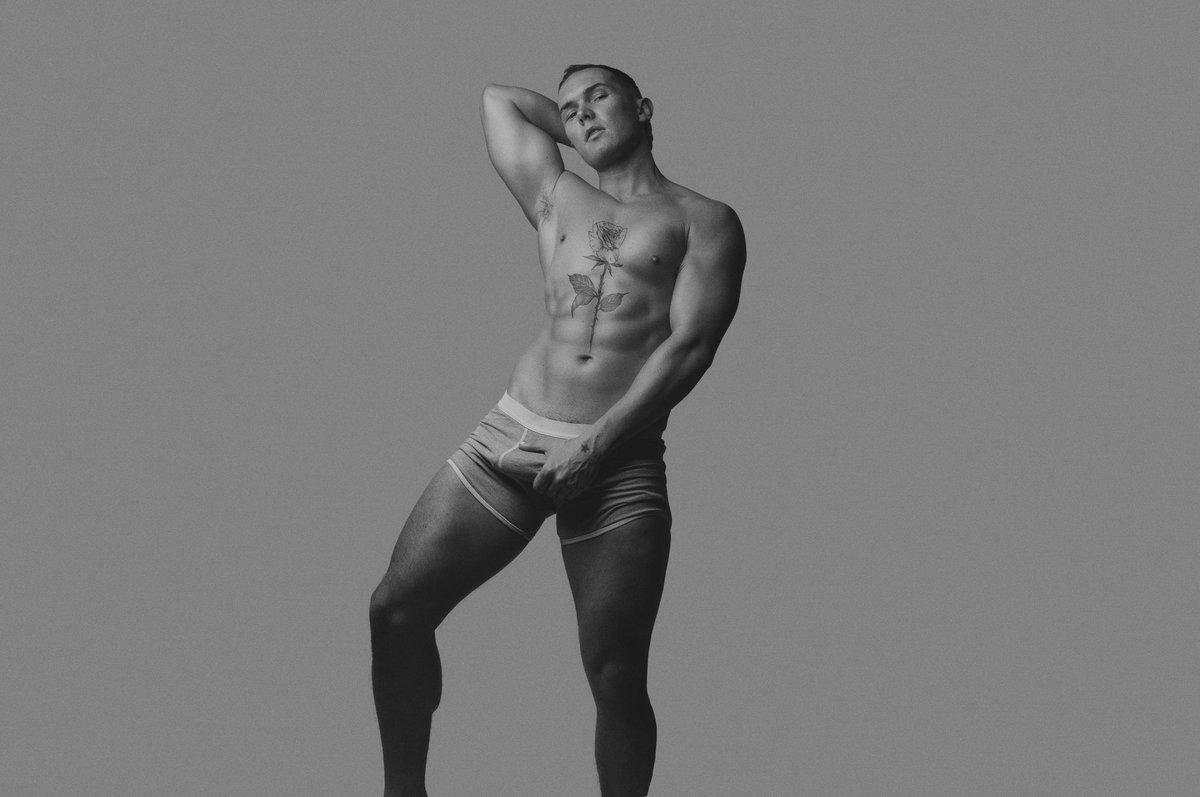 ohyeahjimmy's tweet photo. Pics by the amazing @phantasma_photo making me feel so good in my birthday suit ! https://t.co/wbu9MIxnYd
