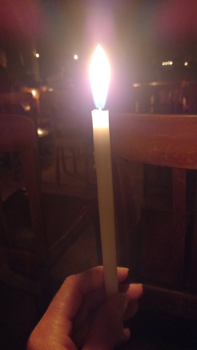 Oseame's tweet photo. Messe de l'aurore🕯#SaintHelier
#ImmaculeeConception
"Ave Marie, par toi le Seigneur vient sauver les nations et faire entendre sa gloire dans la joie du Sauveur accordé au monde." https://t.co/inWzekCi7U