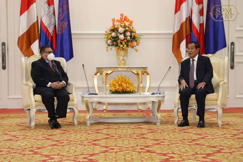 MayWongST's tweet photo. Clearer signs now #Cambodia as 2022 #ASEAN chair is determined to enable #Myanmar #military to rejoin meetings as #PhnomPenh says it'll adhere to "non-interference" in other nation's internal affairs &amp; "process of dialogue" is "only way to end violence" #WhatsHappeningInMyanmar https://t.co/JcwgIMq9cg
