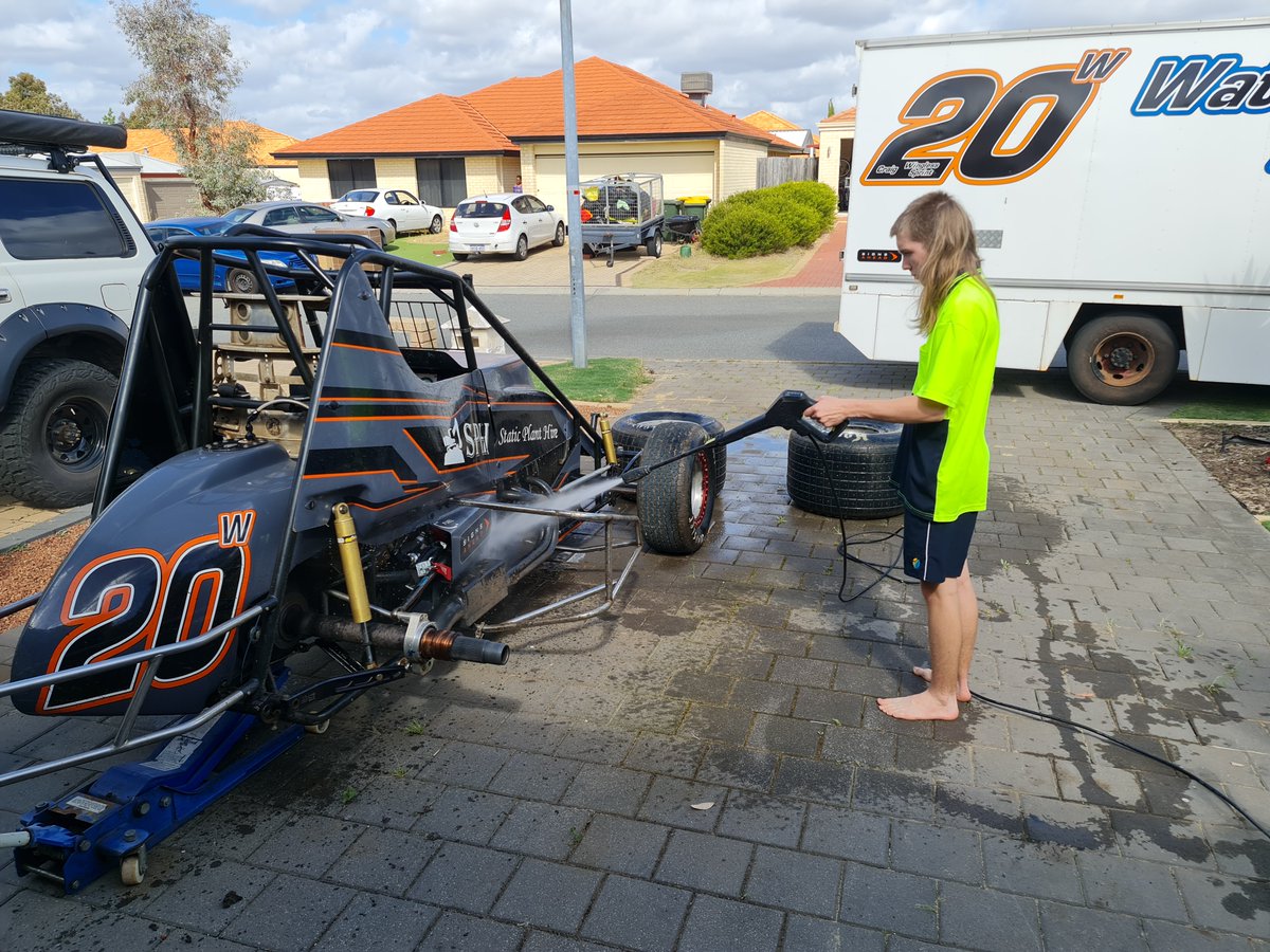 WattsRacing's tweet photo. Enjoying a beer while the car gets washed :) 🍻

#speedway #speedwaylife #wingless #winglesssprint #winglesssprints #winglesssprintcars #DMI #hoosier #hoosiers #hoosiertires #sprintcar #sprintcars #sprintcardriver #sprintcarracing #cleaning https://t.co/cQ4JI5U76f