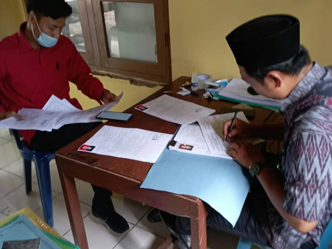 SepatPemdes's tweet photo. Proses pendaftaran Perangkat Desa Sepat oleh Tim Pengangkatan Penjaringan dan Penyaringan Desa Sepat

#Sepathebatdanbermartabat
@jokowi @kyai_marufamin @ganjar_pranowo @tajyasinmz @MbakYuniBupati @PolsekMasaran #perangkatdesa #pengangkatan #penjaringan #penyaringan https://t.co/oGq3AAqJMt