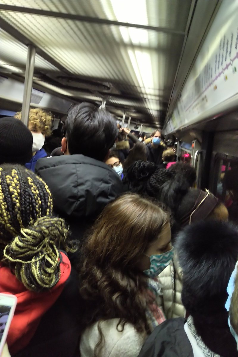 MldAymeric's tweet photo. Et là, on lutte contre une 5e vague...
#Ligne8 #RATP @vpecresse @RATPgroup @iledefrance https://t.co/tfuZe5JSKh